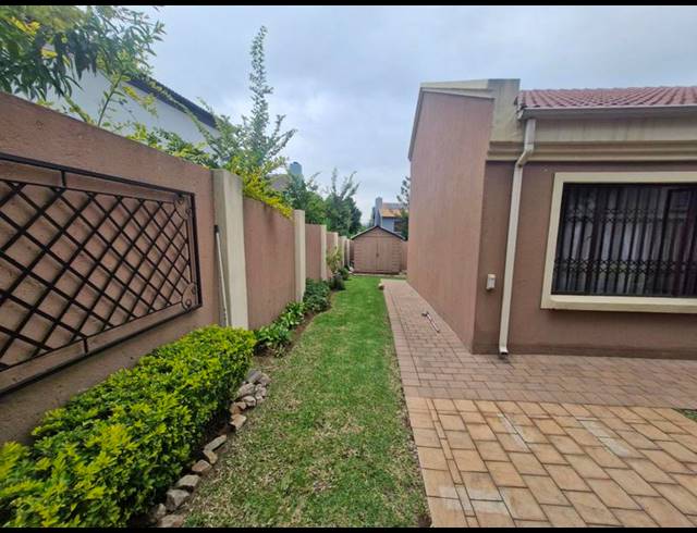 3 BEDROOM HOUSE FOR SALE IN COUNTRY VIEW